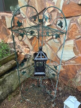 Decorative Green Metal Leaf Vine Shelf - Home Accents